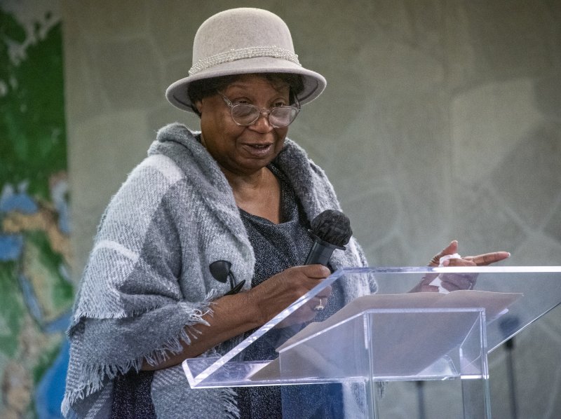 Barbara Malone introduces Fleur McKendell.